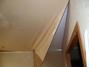 Почему провисает натяжной потолок? Почему провисает натяжной потолок?