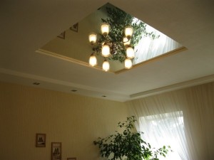 Подвесные потолки и натяжные потолки - что выбрать? Подвесные потолки и натяжные потолки - что выбрать?
